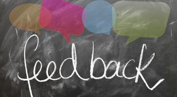 Feedback in krijt op schoolbord